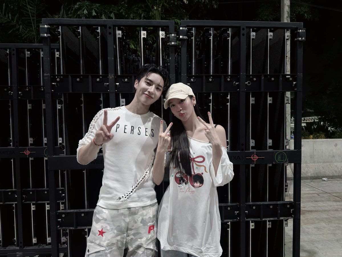 prupattypeachp's tweet photo. ใส่เสื้อทีมกี้ แต่....
#PERSES_UNCENSOREDConcert
#Pru_Kiismet https://t.co/fJL4QcmyXt