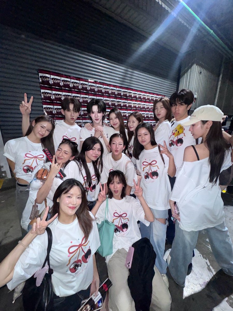 prupattypeachp's tweet photo. ใส่เสื้อทีมกี้ แต่....
#PERSES_UNCENSOREDConcert
#Pru_Kiismet https://t.co/fJL4QcmyXt