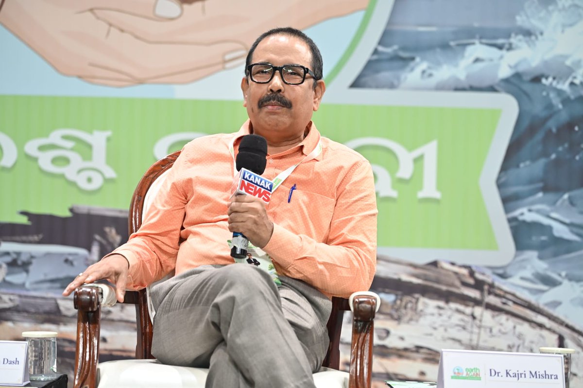 kanak_news's tweet photo. ଯେଉଁ ପର୍ଯ୍ୟନ୍ତ ଆମର ହାର୍ଟ ଆଟାକ୍ ହୋଇନି ସେ ପର୍ଯ୍ୟନ୍ତ ଆମେ ଜଳବାୟୁ ପ୍ରତି ସଚେତନ ହେବାନି, ଆମେ ମାଗୁଛୁ କଣ ନିଶ୍ୱାସ ନେବା ପାଇଁ ସ୍ବଚ୍ଛ ବାୟୁ,ଚାଲିବା ପାଇଁ ସବୁଜ ସ୍ଥାନ .... କଣ ନିଜ ପାଇଁ ଆମେ ଏତିକି କରିପାରିବାନି
#PunaschaPtruthibiConclave2026 #Sambad #KanakNews #Odisha #SaveTheEarth https://t.co/fsEVVcjcZp
