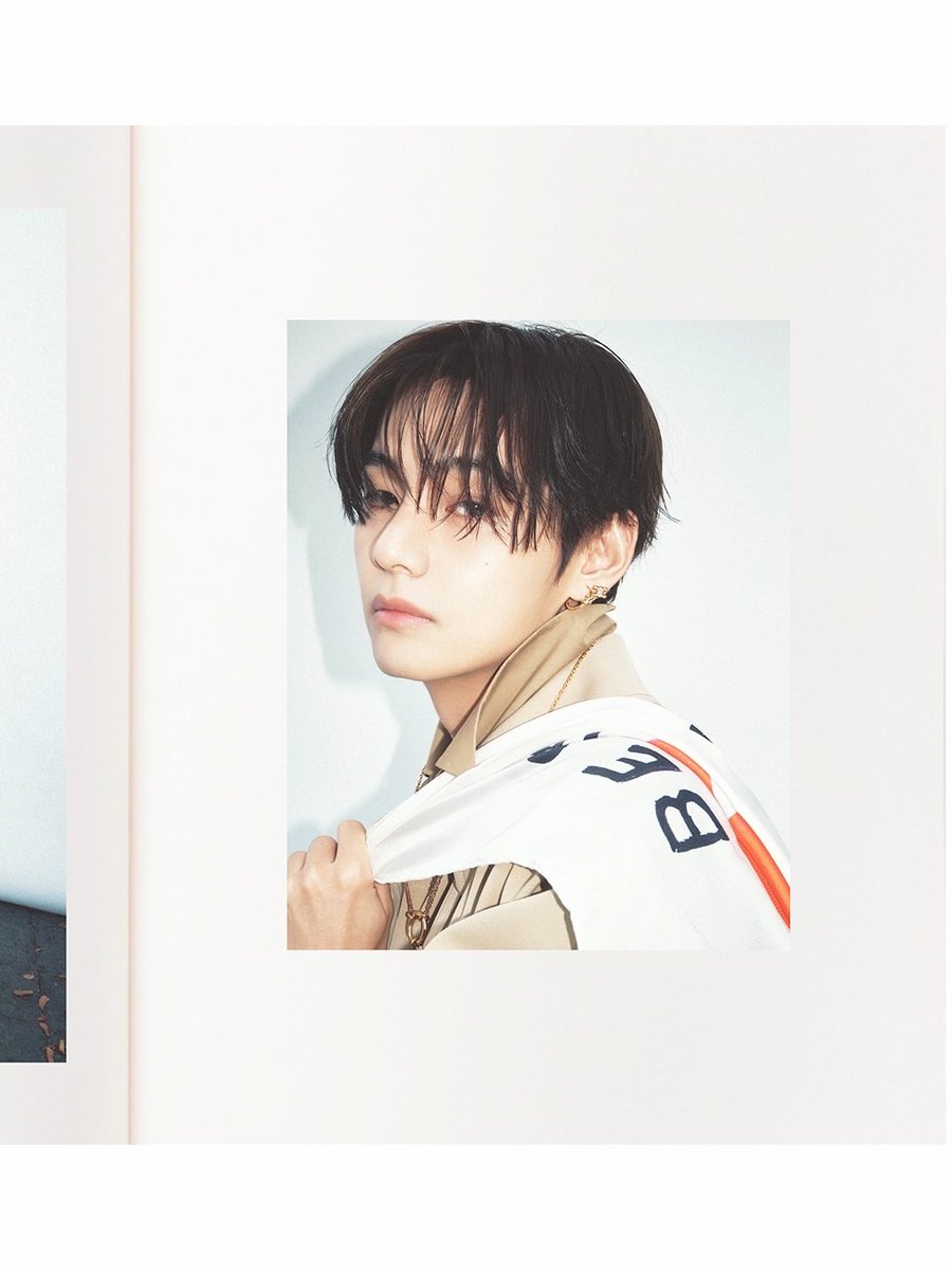 luresmag's tweet photo. Even from afar, global ambassador V of BTS commands the spotlight, sending a stunning greeting to kick off a brand new chapter for Celine under Creative Director Michael Rider's Spring/Summer 2027 showcase. Absolute icon behavior!

#Lures #V #BTS #Celine #MichaelRider https://t.co/0z5lLNMRyQ