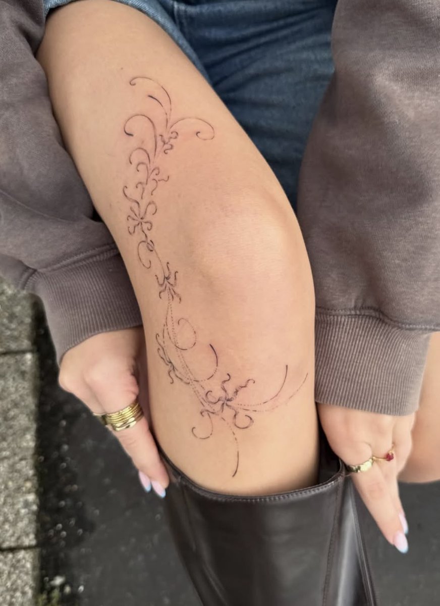 wooyoungiemoons's tweet photo. how pinterest sees me 🧚🏽‍♂️

☆idol 
☆tattoo 
☆aesthetic vibes 
☆outfit https://t.co/uD1lnPVWhQ