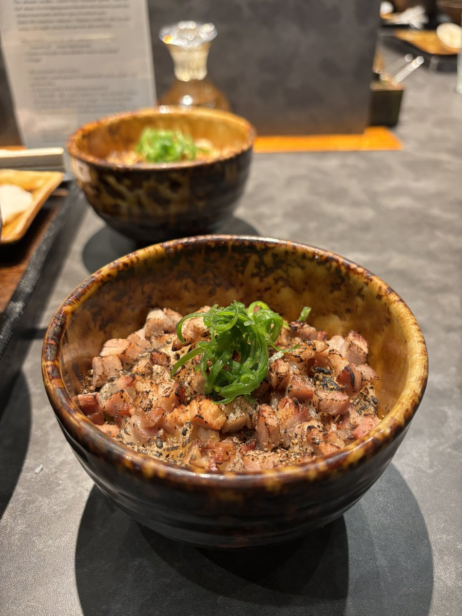 yumichanlog's tweet photo. 📍 遷sen
池袋駅から徒歩約2分。王様のブランチで話題の行列ができる絶品つけ麺✨もっちり麺に濃厚で旨味たっぷりスープがよく絡みました��！
食券購入後に並ぶ＆現金のみなので、そこは注意です⚠️ #PR #池袋グルメ #池袋 #ikebukuro https://t.co/VpUVAA0V7N