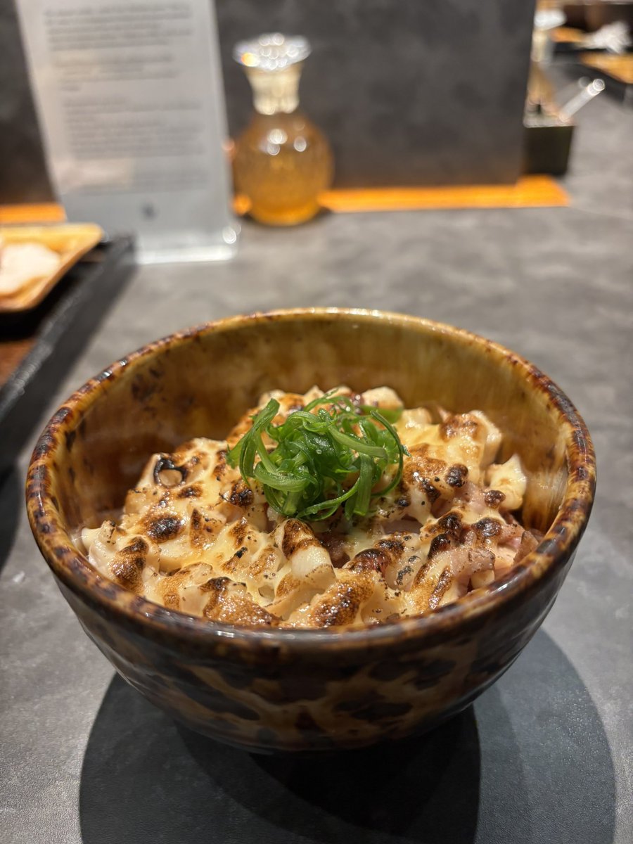 yumichanlog's tweet photo. 📍 遷sen
池袋駅から徒歩約2分。王様のブランチで話題の行列ができる絶品つけ麺✨もっちり麺に濃厚で旨味たっぷりスープがよく絡みました��！
食券購入後に並ぶ＆現金のみなので、そこは注意です⚠️ #PR #池袋グルメ #池袋 #ikebukuro https://t.co/VpUVAA0V7N