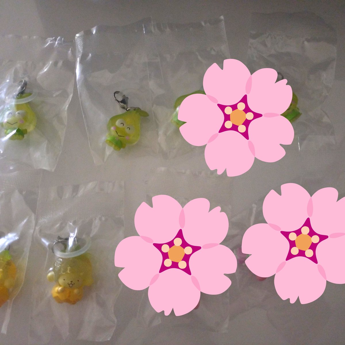 blossom_blue7's tweet photo. 【交換】サンリオ くだもの めじるしアクセサリー 

譲：けろけろけろっぴ×2、ポムポムプリン×2

求：異種 ガチャ
       サンリオ＞アンパンマン、たまごっち、クレヨンしんちゃん、その他

何でも検討します。
郵送＞都内手渡し
検索からでもお気軽にお声がけ下さい https://t.co/nUDKX4UKFM