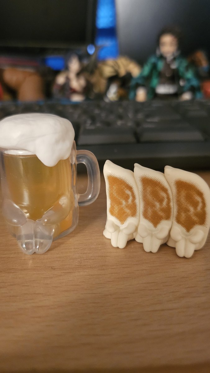 scpsw's tweet photo. 今日の成果(その2)
待ちぼうけのメガジョッキと餃子
最強じゃんね この組み合わせ https://t.co/8GrPftc6r6