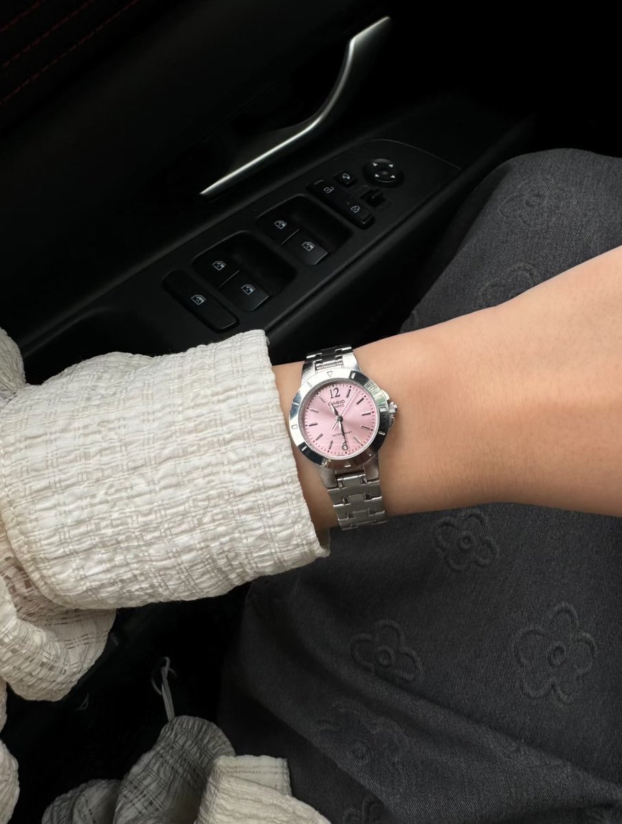 serenellacloud's tweet photo. TOLONGGG CASIO PINK INI GEMES BANGET😭🤏🏻 https://t.co/2HJGUuMtcw