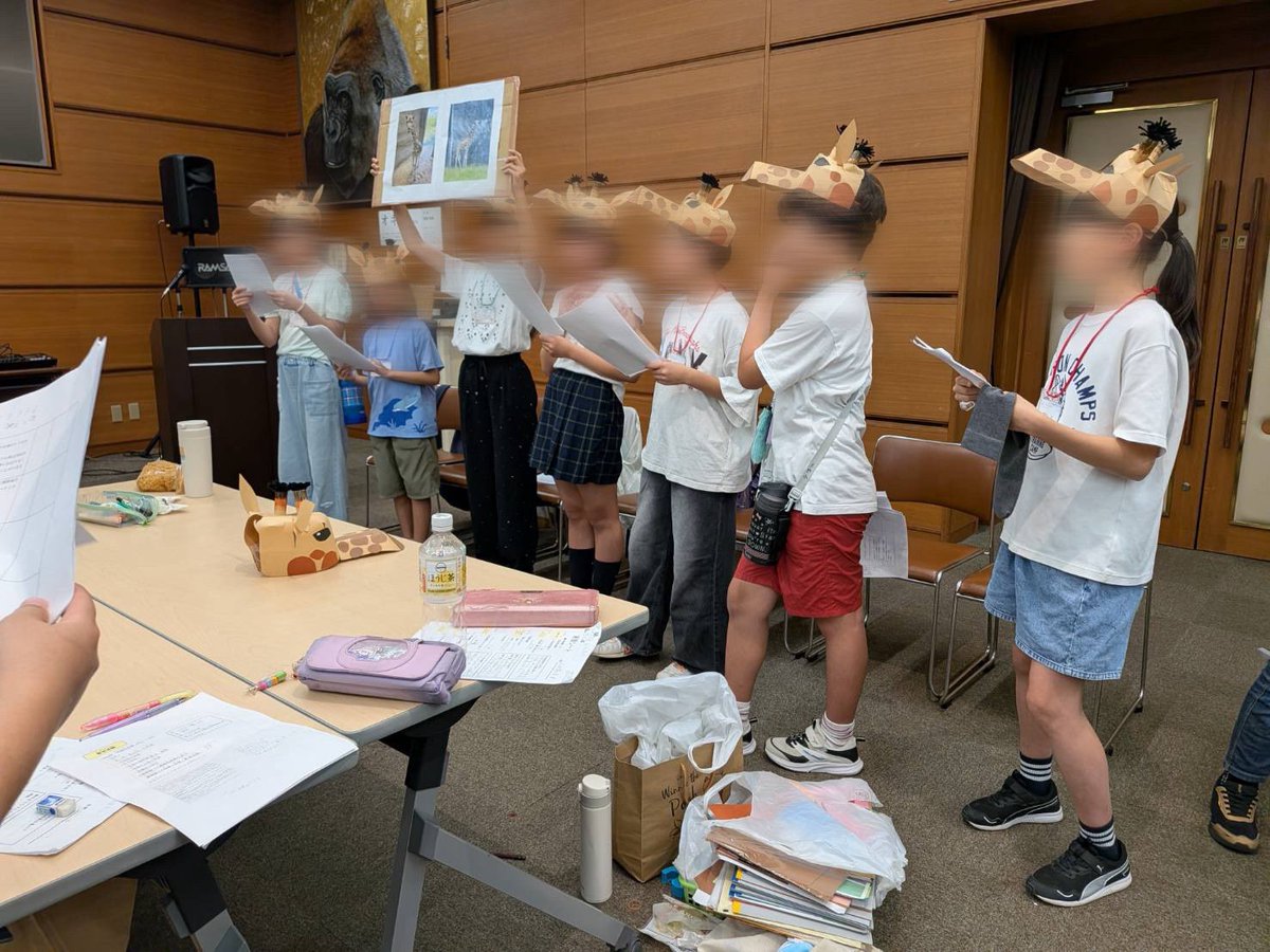 Gf_Zoogk's tweet photo. 午後からは発表の練習と1日のまとめを行いました🎀
どの班も室内､室外共に元気よく発表練習していました(  •̀ᴗ•́ )🤍 ̖́-
2日目のプログラムはこれにて終了です> ·̫ <
来週10/11はいよいよ本番です‼️ぜひお越しください(っ ॑꒳ ॑c)
#zoo学 #東山こどもガイド2026 #東山動植物園 #イベント #名古屋 https://t.co/DhdRCEXf8g