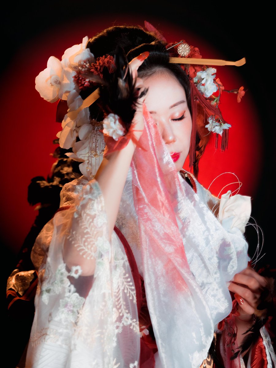 simeno_yuki's tweet photo. 本日50才の誕生日を迎えました。50年も生きると思っていなかったし、50才で7才児を育てているとは思いもしなかった人生でしたが、ひとまず半世紀頑張った自分をねぎらい、生まれて初めてこんな素敵な記念写真を撮影してもらってきました。めちゃくちゃ楽しかった！また次の半世紀も頑張って生きよう！ https://t.co/ZdJhdnPuFz