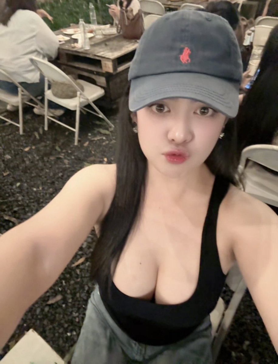 Nuania_aaa's tweet photo. 🍼🐍 มาเสิร์ฟแล้วว ม��ใครอยากกินไหม เค้าป้อนให้งับ 🥹 #สาวสองกทม https://t.co/apQ0NIoZav