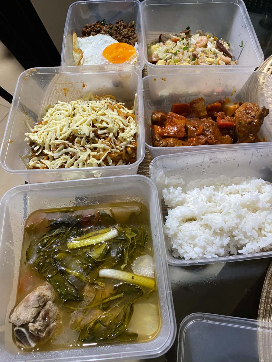 SolanFernwick's tweet photo. Momdrake cooked and sent in some food for me to eat throughout the week yipe!~

#masticating https://t.co/xvdp5hiYpa
