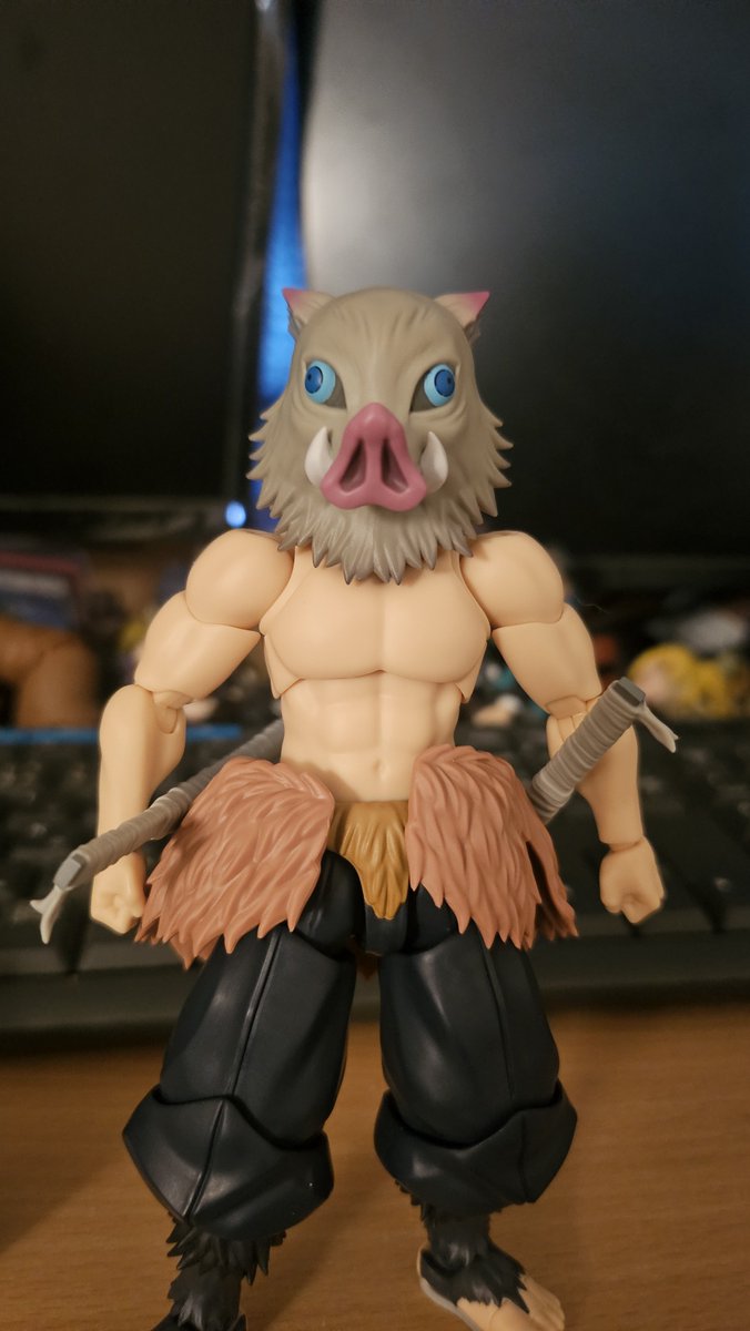 scpsw's tweet photo. 今日の成果(その3)
フィギュアーツの伊之助 下の毛皮がめっちゃ取れる ストレス！
イノシシフィギュアが増えるのはいいですね 下のコイツはなんか顔が怖いイノシシのフィギュア https://t.co/isxE5hhgNU