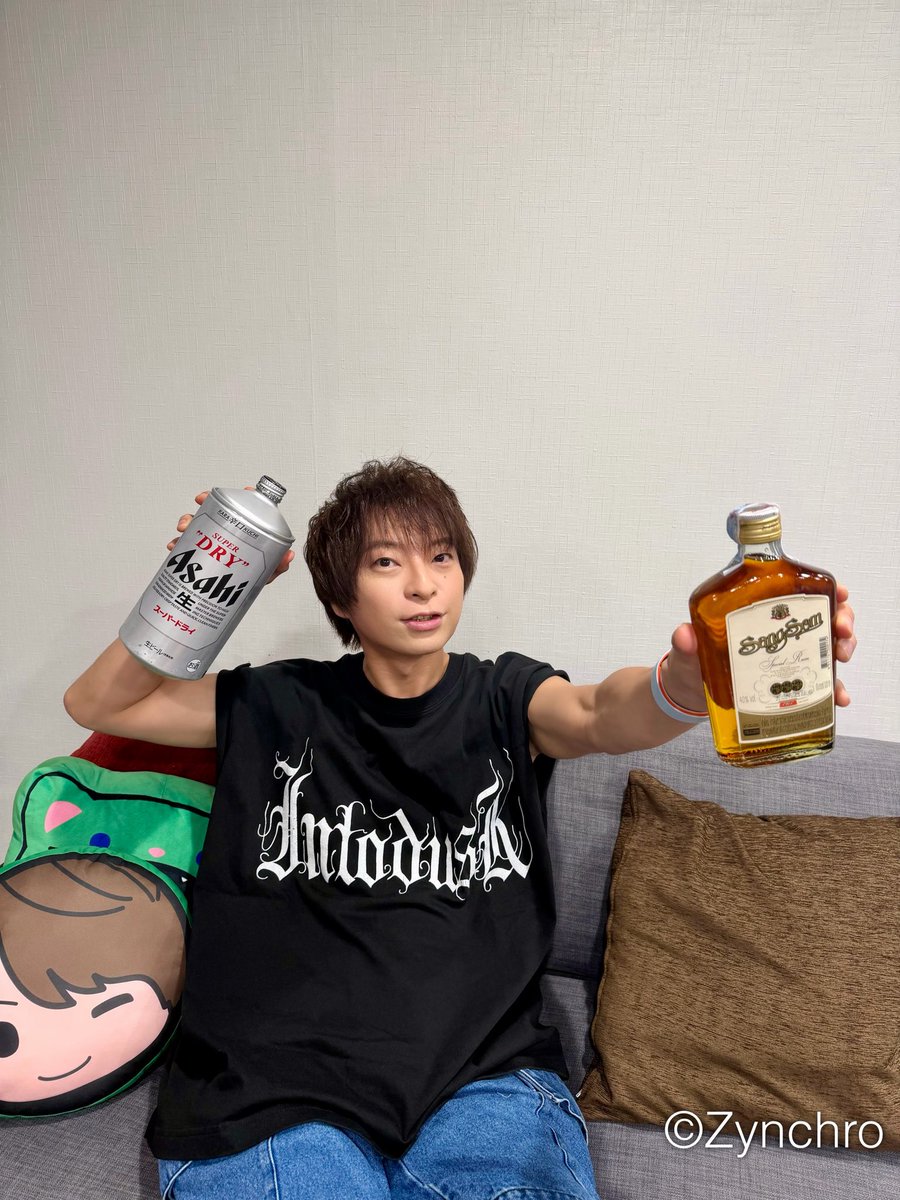 zynchrostaff's tweet photo. 【スタッフより】(#柿原徹也 情報)

昨晩は「柿原徹也 スペシャル生配信🍁2026秋」にお付き合いいただき、誠にありがとうございました✨
久々、皆様とお話しできて楽しそうだった柿原でした🤣
(配信前に写真撮ってて良かった〜��笑)

タイ写真集やライブなどなど、引き続きよろしくお願いいたします🙇‍♂️ https://t.co/0e5iKQpjNy