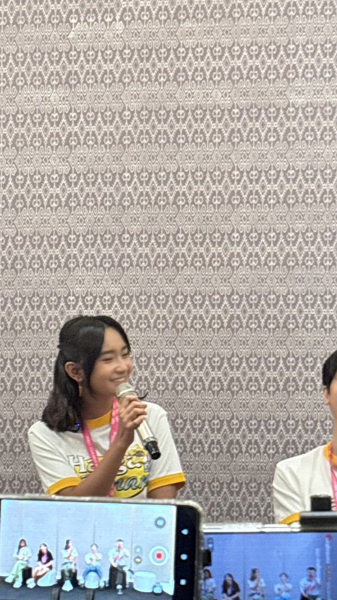 jiwarud4ys's tweet photo. pertama kali liat @Freya_JKT48 sedekat ini 😭 https://t.co/Z5eUXewffb