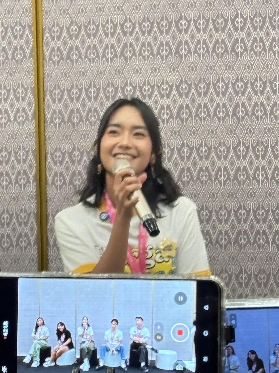 jiwarud4ys's tweet photo. pertama kali liat @Freya_JKT48 sedekat ini 😭 https://t.co/Z5eUXewffb