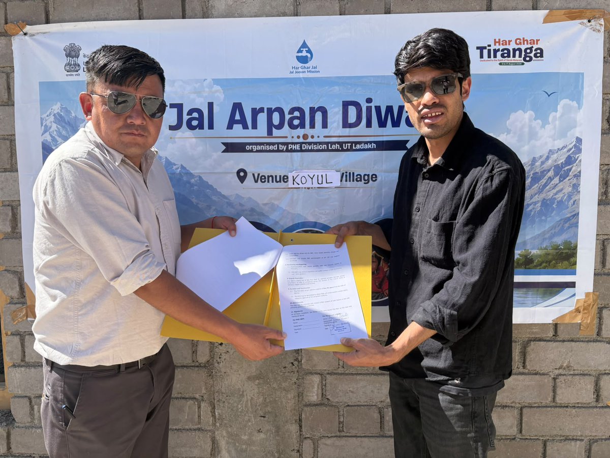 ice_leh's tweet photo. #JalArpanDiwas observed at Koyul, a border village in Eastern Ladakh. Ownership of JJM successfully handed over to villagers. MoU signed, transit walk and water pledge held, with discussions on bank account and Nal Jal Mitra. A historic step for community-led water management. https://t.co/AMDPmdLh2I