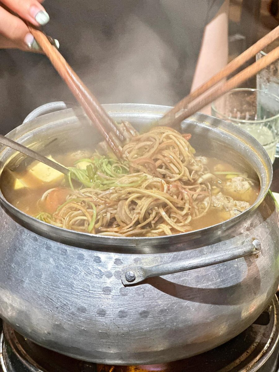 frenrizkaa's tweet photo. When aunt brings home homemade noodles, my neck can't help but stretch out for a bite—small joys make life warm. https://t.co/50rV5EUO08