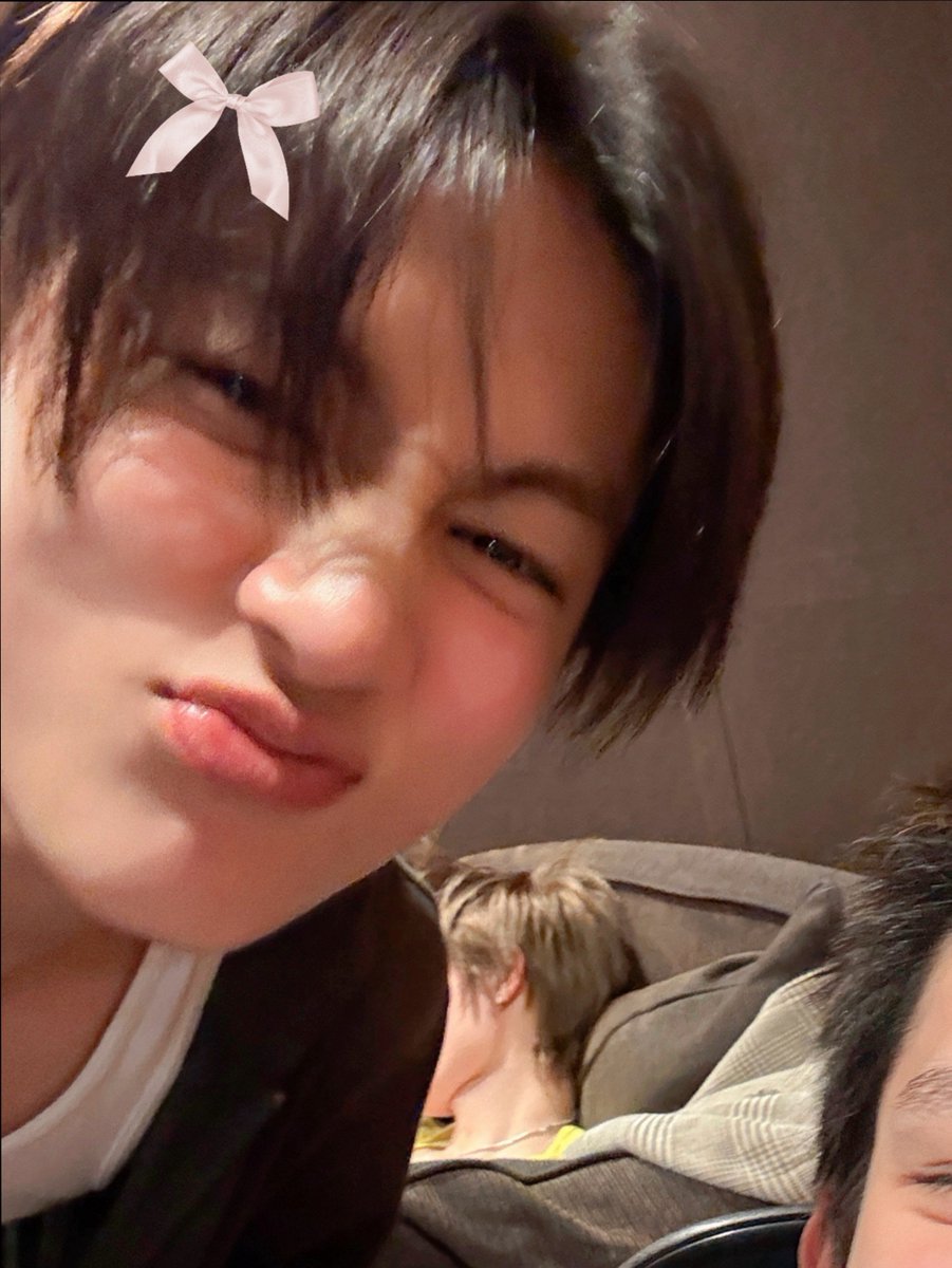 eomdiva's tweet photo. adek imut                                    abang mimisan https://t.co/L3IrrwX1QF