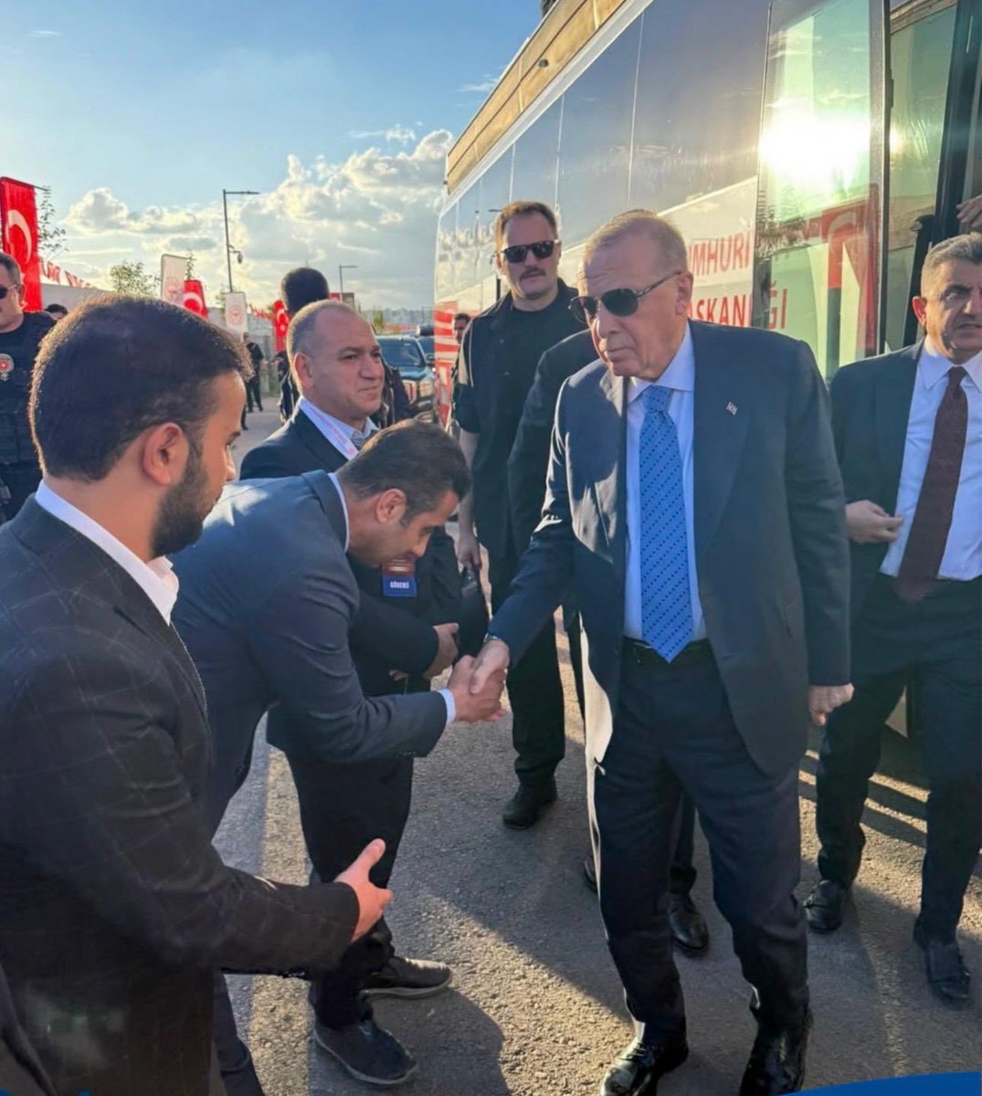 hikmetseyhanli's tweet photo. Sayın Cumhurbaşkanımızın teşrifleriyle Şanlıurfa şehir hastanesi hizmete girdi hepimize hayırlı olsun
@RTErdogan 
@ErhanBerkDR 
@yasinbarutcu02 @SSMahmutFaruk 
@abdulkadiryabir 
@mehmetyetim63 
@cengizaksan 
@ferhatozer36 
@Celalciftcitr 
@mehmetdener https://t.co/iAmbrOcdZD