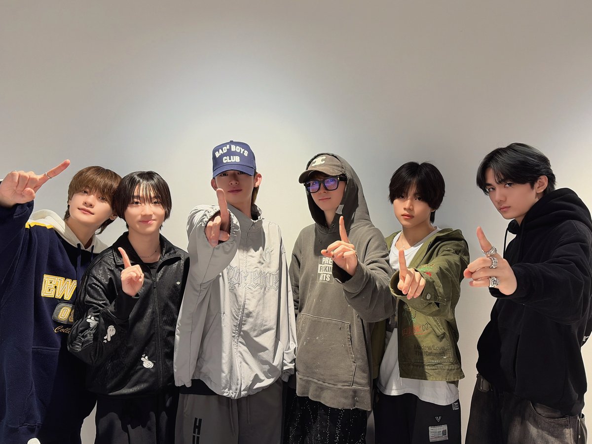 Lienel_official's tweet photo. 〖RADIO_INFO〗

／
本日、10月4日(日) 20:30〜！🎈
#FM大阪「#Lienel の ラキネルパーティー」
＼

ラキネル放送スタート１周年記念🎊
初回放送ぶりに6人全員で登場します！

#ラキネル をつけて、
たくさんの投稿をお待ちしております✏️

📻radiko
https://t.co/bjdwRUDVzr

📮メッセージ
https://t.co/7JgOFiRQ9Z