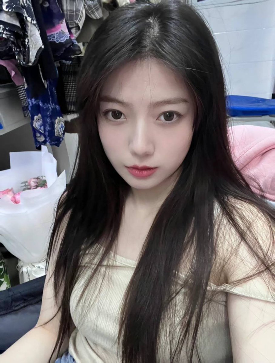 rita97ij4's tweet photo. 新人刚玩x…..真给看  

有人想锐评一下我18岁福嘛 🥹     

看完不许瞎说，赶紧看，我要删了  

真没有📷  流言1我真的给呀 https://t.co/pSSnd08imG
