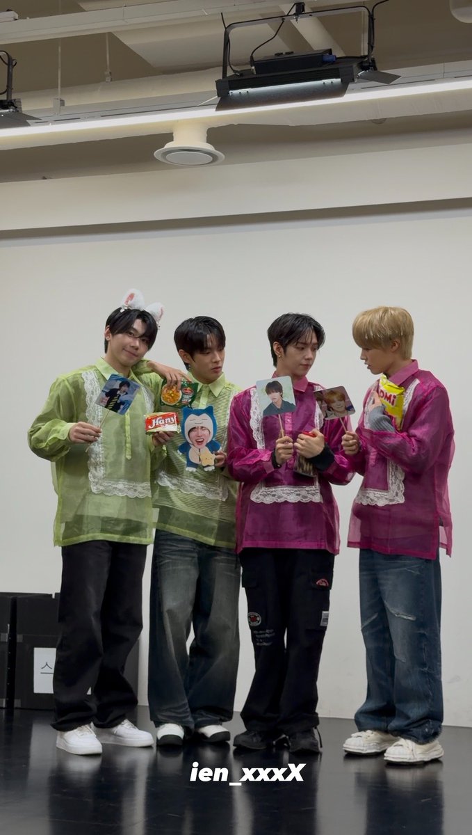 ien_xxxX's tweet photo. 261004 

🇵🇭🇵🇭🇵🇭🇵🇭

#아홉 #AHOF
#JL #제이엘 https://t.co/2Mqju6txdh