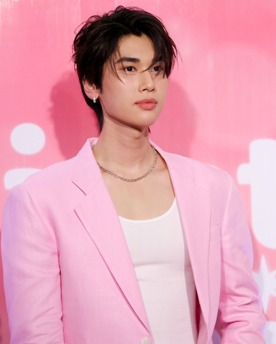 Delu_sionalF4's tweet photo. Them in pink✨ https://t.co/z62w9uREqm