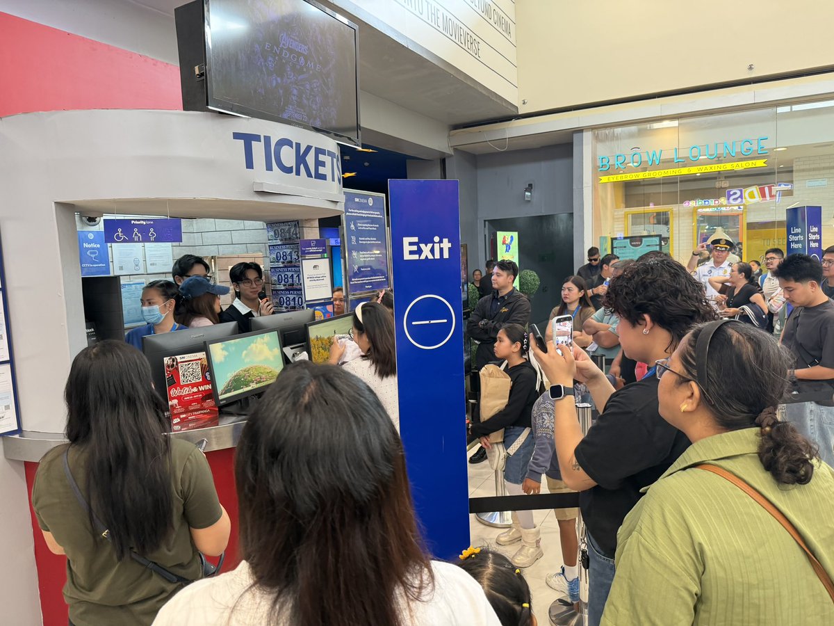 ASAPOfficial's tweet photo. Nandito na kami sa SM City Pampanga with JM Dela Cerna, Marielle Montellano, Carmelle at Jeremy G para sa LIVE ticket selling sa ASAP XP Pampanga! 🫶✨

Buy your tickets and get to see them! 

#ASAPXP #ASAPXPPampanga https://t.co/xnegBV8ryk