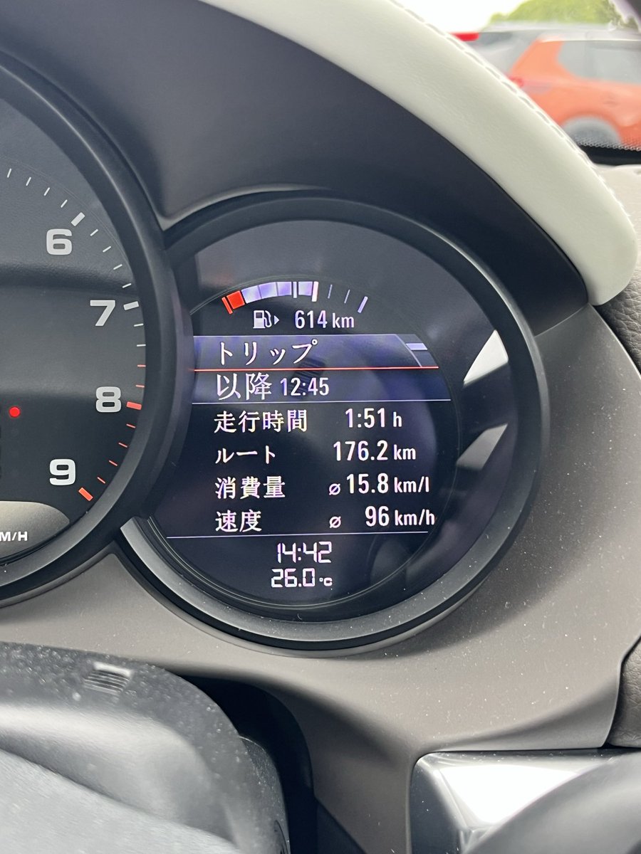 neo_kendou's tweet photo. ポルシェはエコカー https://t.co/x8Dv7kRO14