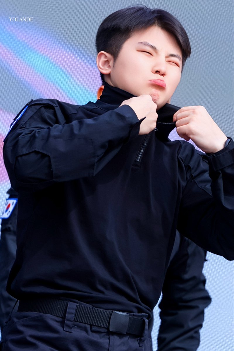 Svt_yolande's tweet photo. 261003
#세븐틴 #SEVENTEEN #WOOZI #우지 #이지훈 https://t.co/0HAGJ263bI