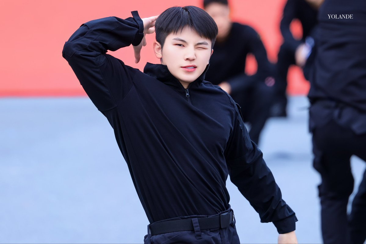 Svt_yolande's tweet photo. 261003
#세븐틴 #SEVENTEEN #WOOZI #우지 #이지훈 https://t.co/0HAGJ263bI