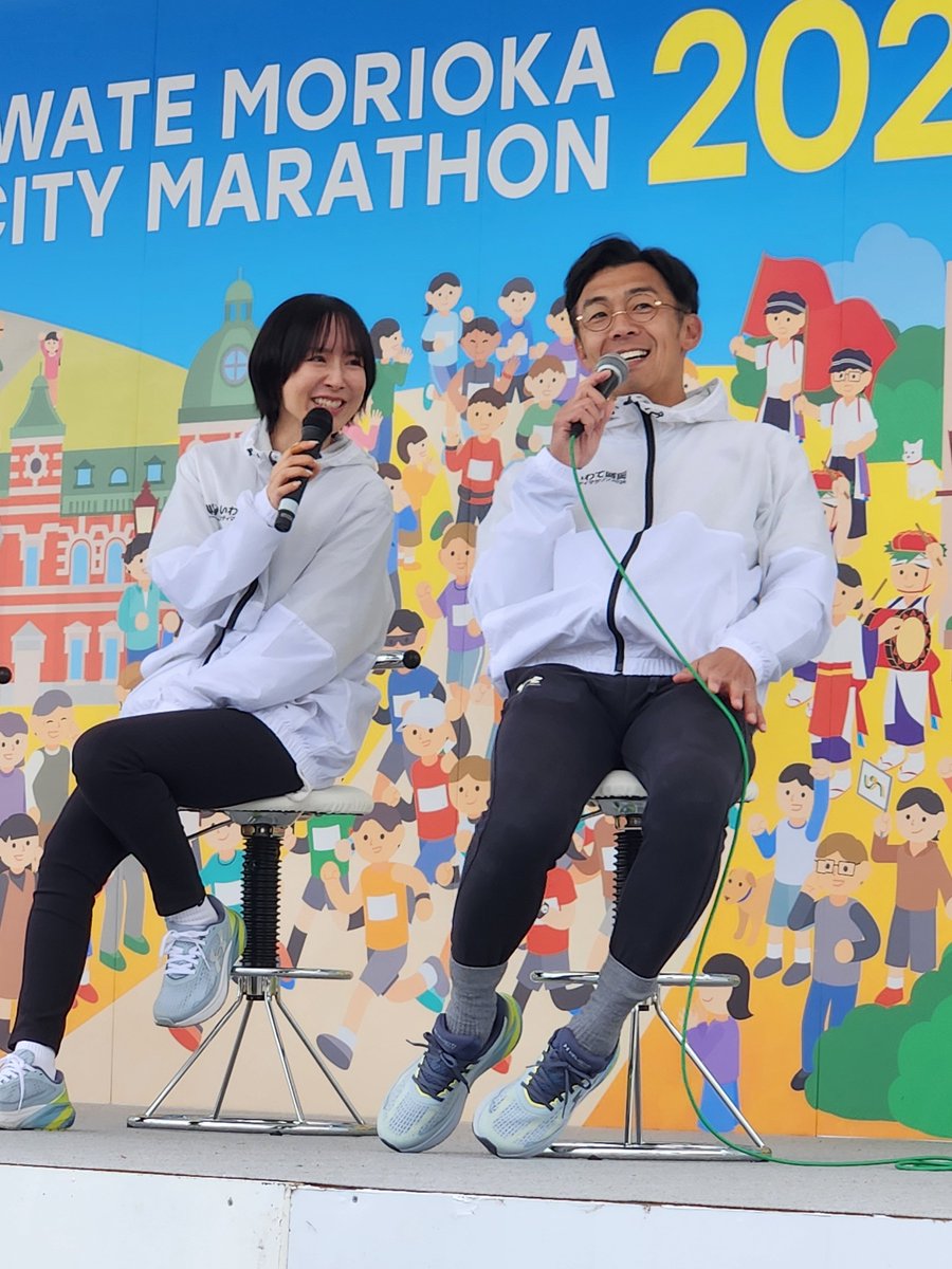 MoriokaMarathon's tweet photo. 【#いわて盛岡シティマラソン2026】
トークショーも大盛り上がり🎤✨️

アスリートトークショー(1枚目)
ご当地タレントトークショー(2.3枚目)

笑いあり、涙あり(笑い泣き？)のトークショー！
終始、爆笑の嵐でした🤣

(河合郁人さんのお写真はございません🙇) https://t.co/bRDGrNOe7Q