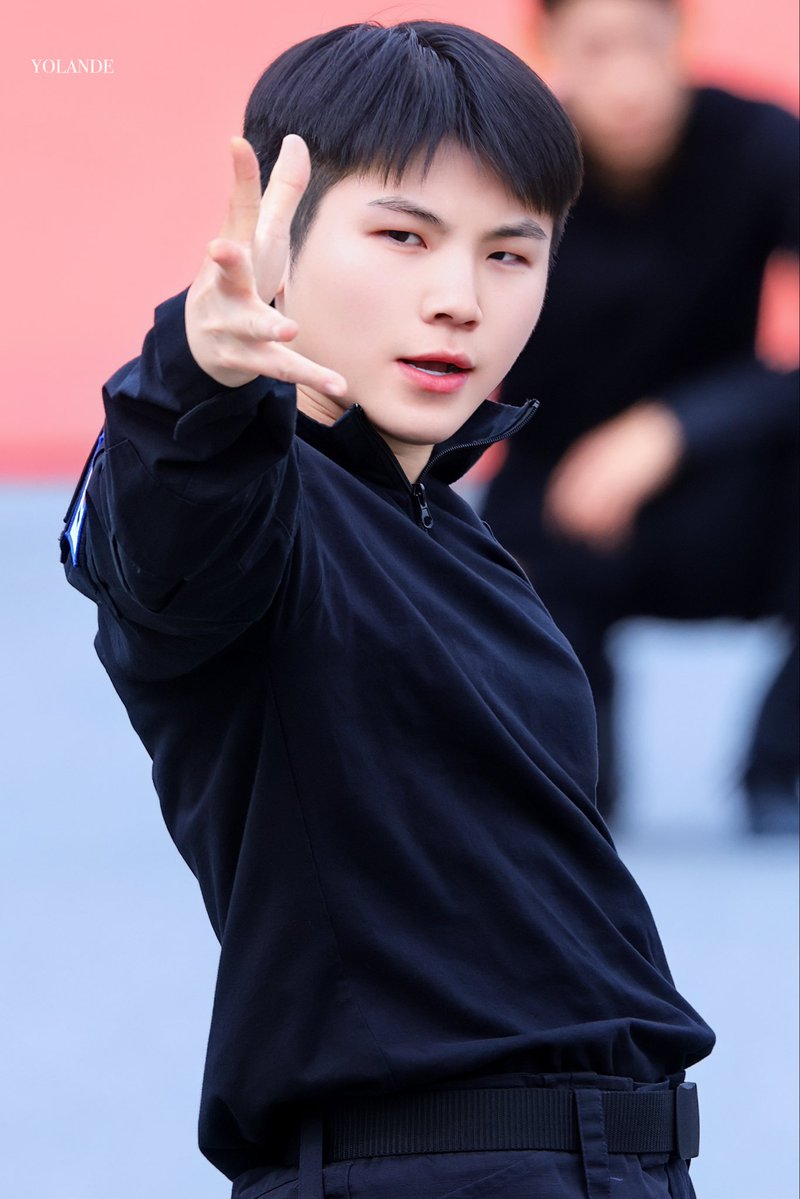 Svt_yolande's tweet photo. 261003
#세븐틴 #SEVENTEEN #WOOZI #우지 #이지훈 https://t.co/KgqlOYPvww