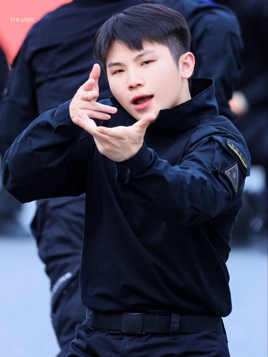 Svt_yolande's tweet photo. 261003
#세븐틴 #SEVENTEEN #WOOZI #우지 #이지훈 https://t.co/KgqlOYPvww
