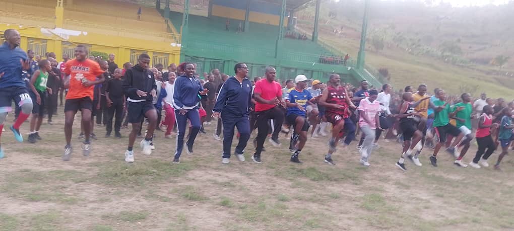 MUKESHI35241927's tweet photo. Mutimawurugo mu karere ka Ngororero twitabiriye sport rusange yabereye mumurenge wa Ngororero,yitabiriwe Kand na Bwana Shyerezo Norbert Perezida wa Komisiyoy'imiyoborere myiza na Bwana Budengeri Eulade Perezida wa Komisiyo y'imibereho myiza mu nama Njyanama y'akarere ka Ngororero https://t.co/m15igfHzFq