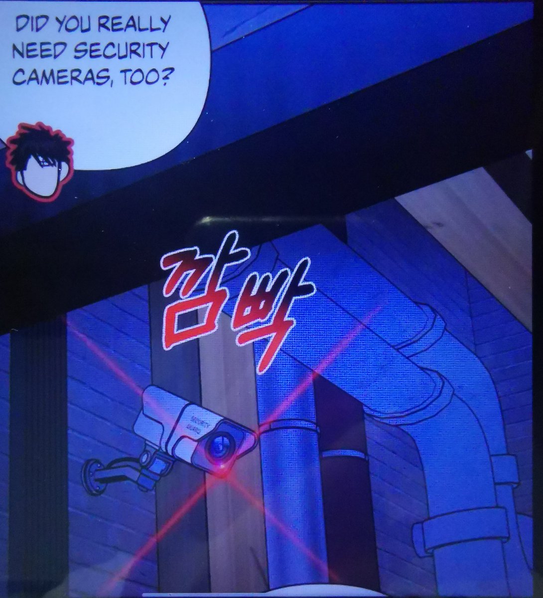 Shutlinelover00's tweet photo. SPOILER!! I Love how Jake casually put a lock, cameras and bugged the house for shingun like this man is so protective and then he became clingy like this man is sexy and adorable i love him sm this manhwa is my comfort manhwa #shutline #jakegillan #moonshingun #ch117 https://t.co/sSPAMBz52U