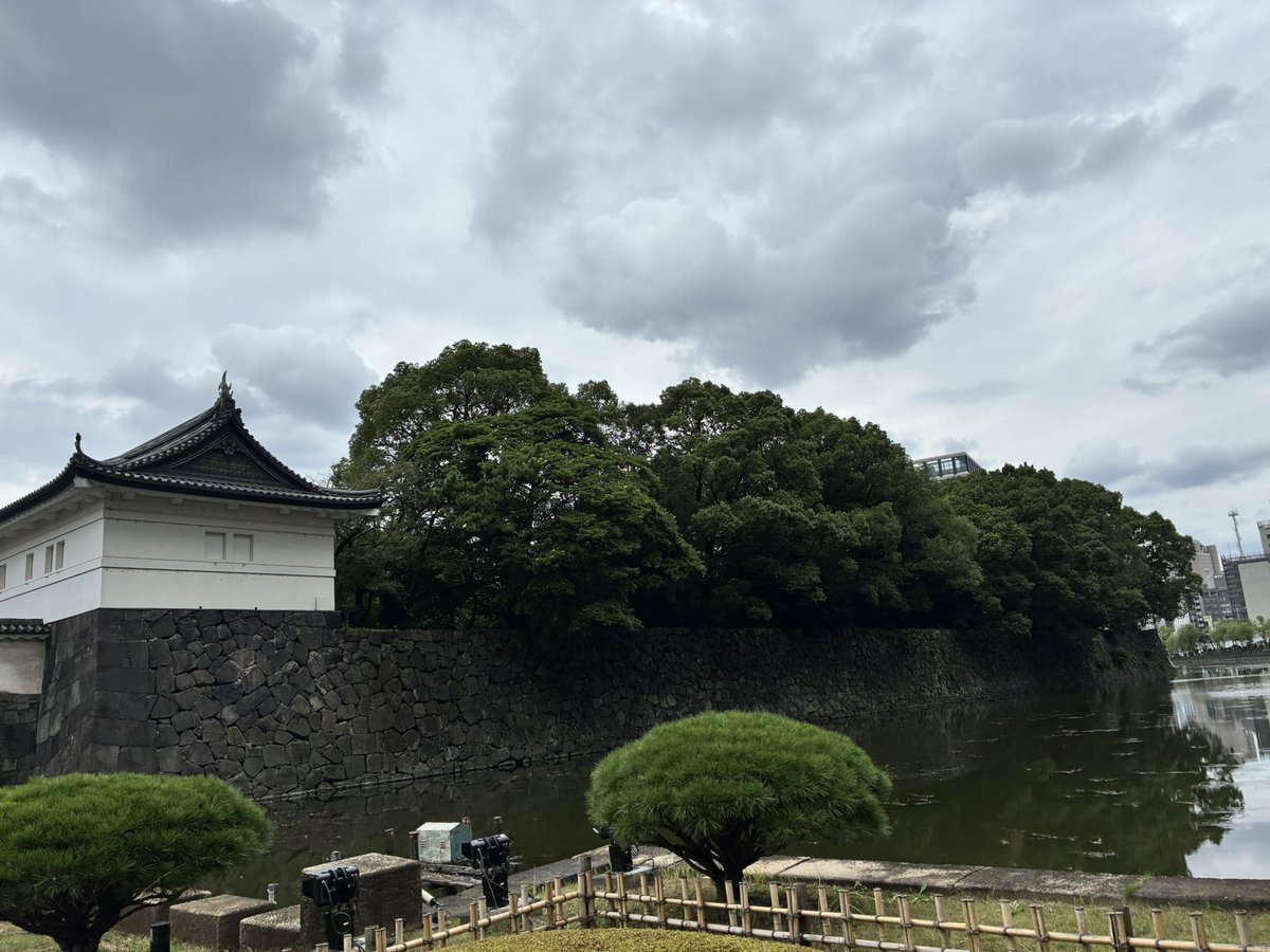 richarira's tweet photo. 朝から運転して東京
皇居財布引き換え場所わからず迷う
まさかのHMVでもいれいすのポップアップあるって娘に言われていったが遅れてるらしくやってなかった。でもミセスがあったから良き
そのあとTSUTAYAでいれいすポップアップ
#ミセス
#いれいす https://t.co/ZqmWaKpvcL