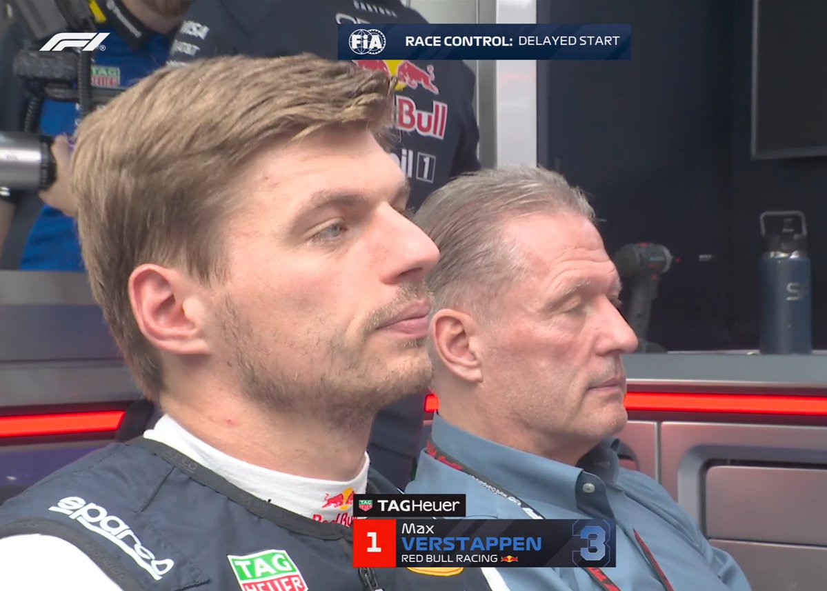MaxArgento33's tweet photo. Los Verstappen enojados porque estos trolos no quieren salir a correr con 4 gotas...

Max Verstappen en estas condiciones es medio segundo mas rapido que cualquier piloto, https://t.co/UujAJhoBwo