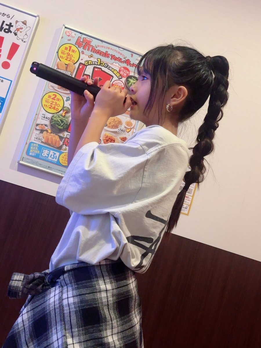 MioMio30f's tweet photo. こんにちは💜
ままとカラオケに来たよ🎤🎵✨
もっともっと上手になって
札幌アイパレも福岡アイパレも
東京アイパレも行くからね❣️ https://t.co/EEJN8Jicuv