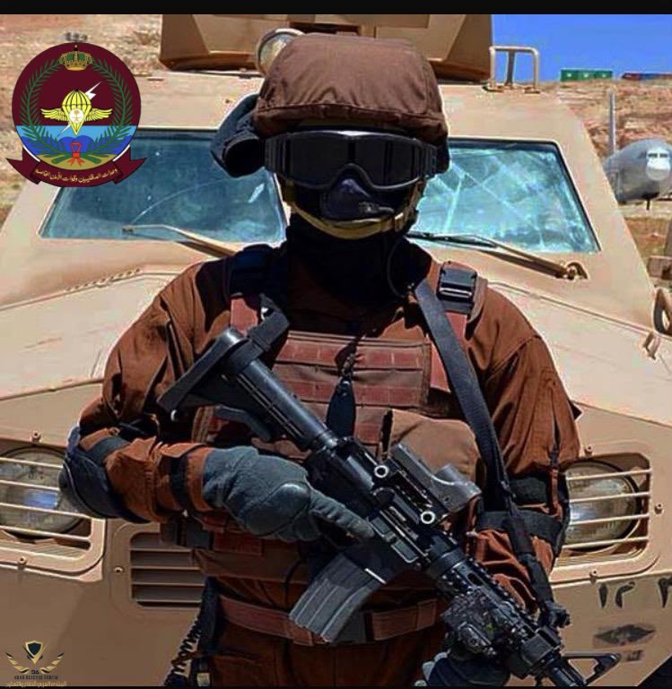 KSA_7_37's tweet photo. الكتيبة 85 

(المعروفة بـ "كتيبة الرعب والموت") هي إحدى وحدات النخبة التابعة للـ لواء القوات الخاصة الرابع والستون في #القوات_البرية الملكية #السعودية. 

أبرز المعلومات عن الكتيبة 85:

•التأسيس والتبعية: 
تتبع لوحدات المظليين وقوات الأمن الخاصة، وتأسست عام 1426 هـ. 
•
•سبب التسمية: 
سُميت بالرقم "85" تخليداً لشهداء حادثة اقتحام الحرم المكي عام 1400 هـ من القوات الخاصة ووحدات المظليين البالغ عددهم 85 شهيداً. 
•
•المهام والأدوار:
◦تنفذ العمليات الخاصة والمعقدة وخطوط المواجهة الخلفية.
◦مكافحة الإرهاب، الاستطلاع، حرب المدن والجبال، والبحث والإنقاذ.
◦حماية الشخصيات والرد السريع.