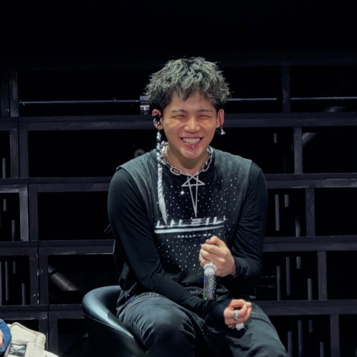 teuhaTEUMEteuha's tweet photo. That smile 😁

#CHOIHYUNSUK
cr. threads: angel_1996306 https://t.co/i2kXierTWe