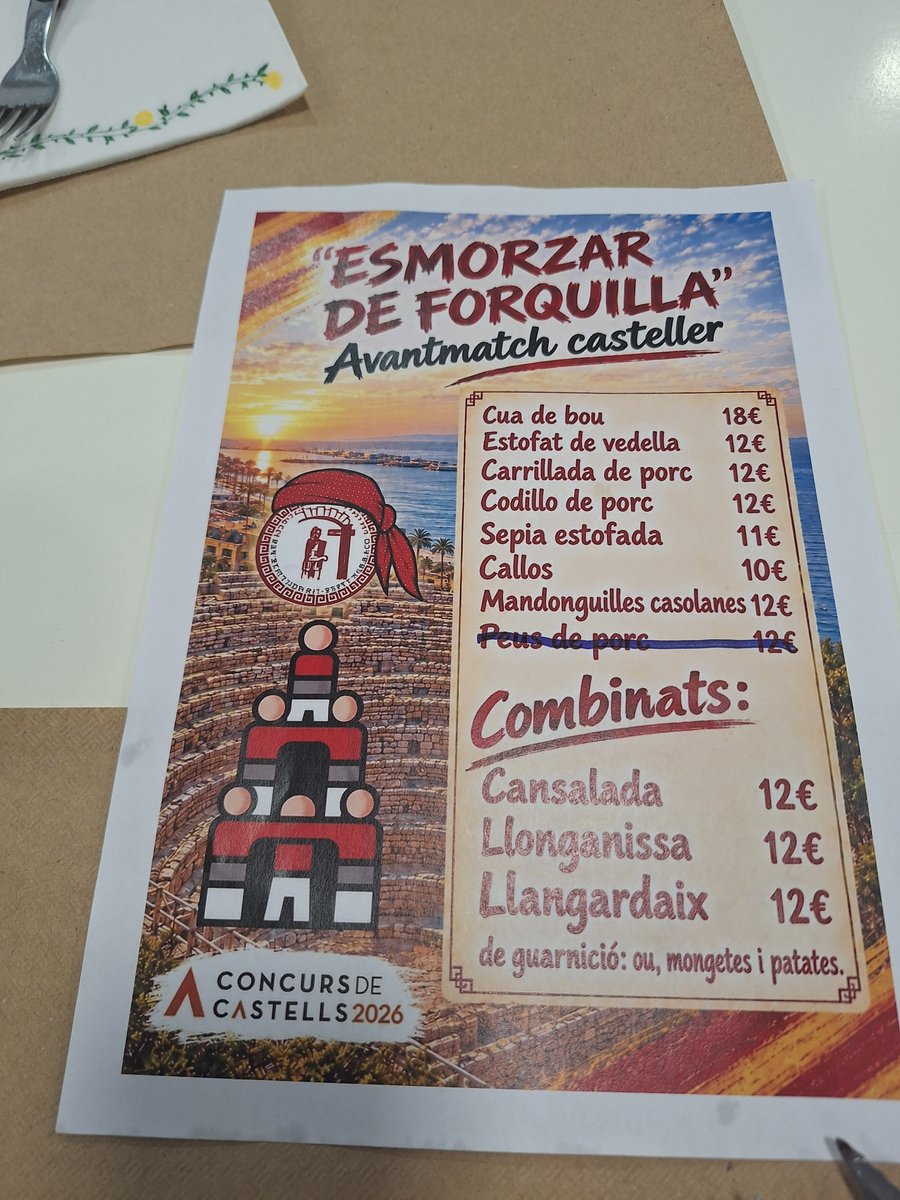 elpatiratllat's tweet photo. Arranquem el @concurscastells 2😉26
⚪️🔴⚪️🔴⚪️🔴⚪️ #castells #castellsRac1 https://t.co/qGmtFFeW1P