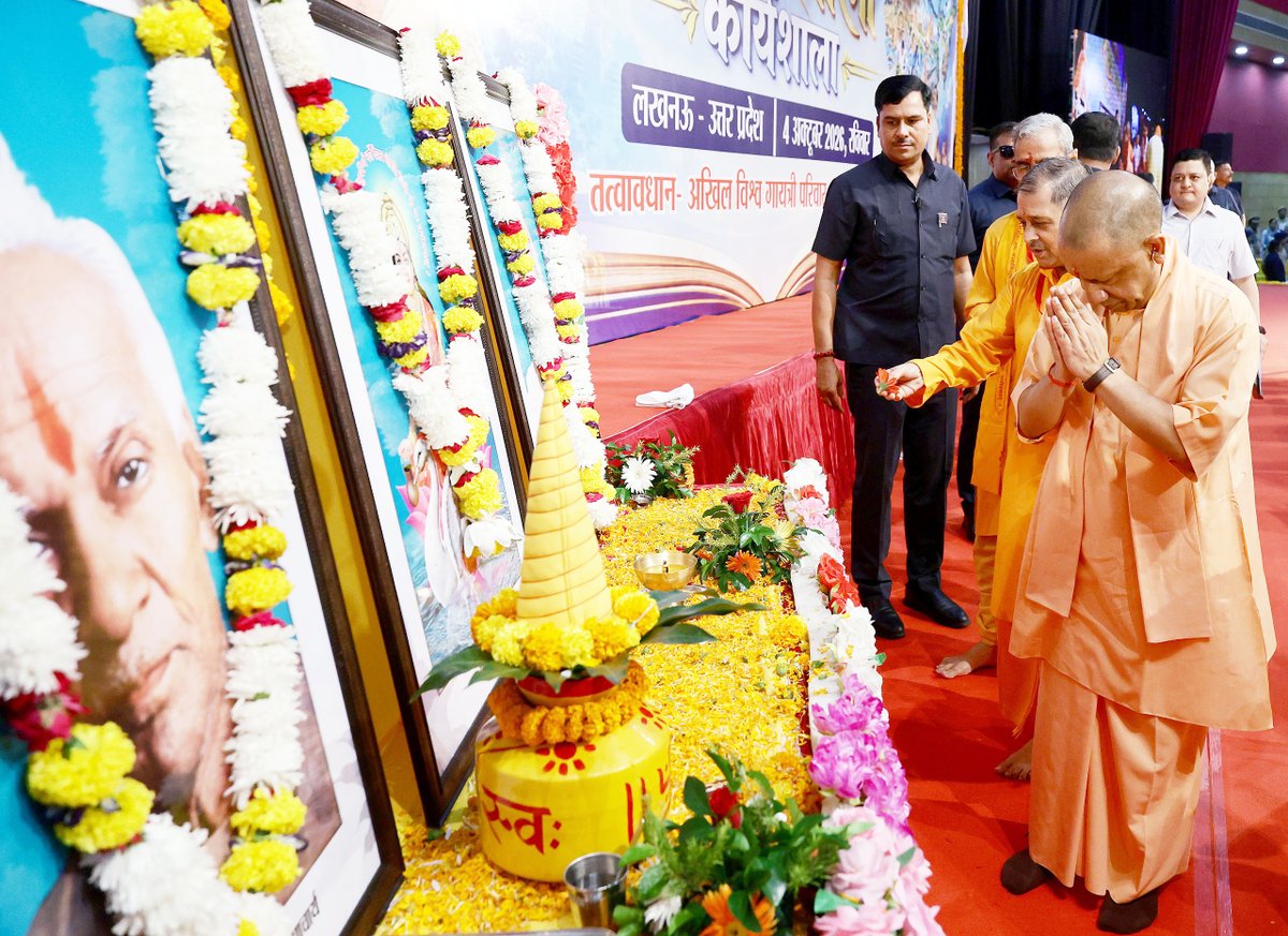 myogiadityanath's tweet photo. गायत्री परिवार ने पिछले 100 वर्षों में यज्ञ की वेदी के माध्यम से समाज की चेतना को जागृत करने में एक बड़ी भूमिका का निर्वहन किया है।

अखिल विश्व गायत्री परिवार द्वारा आज लखनऊ में आयोजित प्रांतीय शिक्षक गरिमा कार्यशाला में सम्मिलित हुआ।

कार्यशाला के प्रति मंगलमय शुभकामनाएं। https://t.co/5ERV4nUZXh