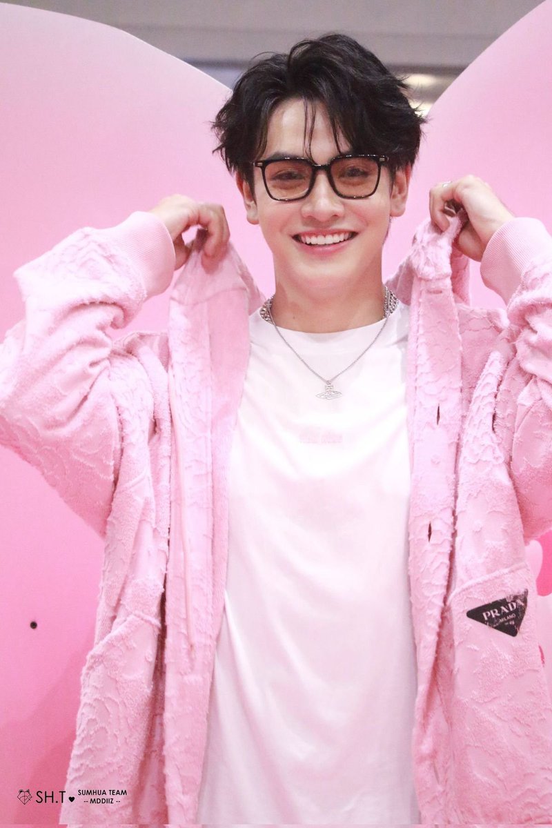 Delu_sionalF4's tweet photo. Them in pink✨ https://t.co/z62w9uREqm