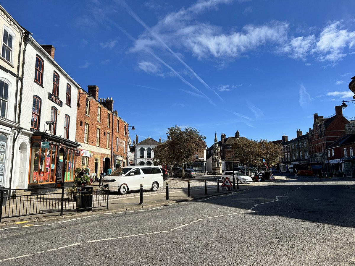 wass74's tweet photo. Good to support the high street shops over the last couple of days in the Market towns of Horncastle &amp; Sleaford and good to see them busy and vibrant with plenty of visitors.
#LincsConnect https://t.co/6FTXkKhe0O