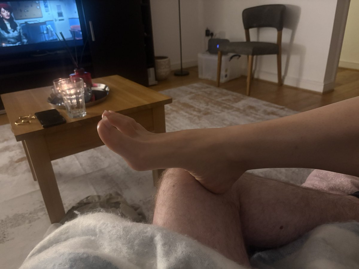 theblondereign's tweet photo. Imagine, my foot is on alphas leg and he thinks nothing of it

You’d be creaming your own pants if I rested on you like this for even a minute 😈😈

Findomuk findom foot fetish https://t.co/0GH4B0hDfs