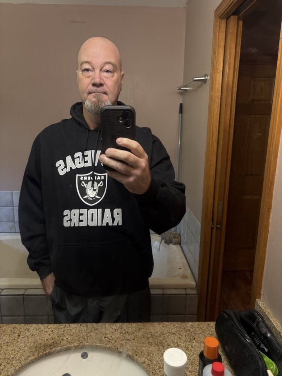 trioeddie's tweet photo. I need someone to come and spend weekends with me https://t.co/ToSFsjVehC