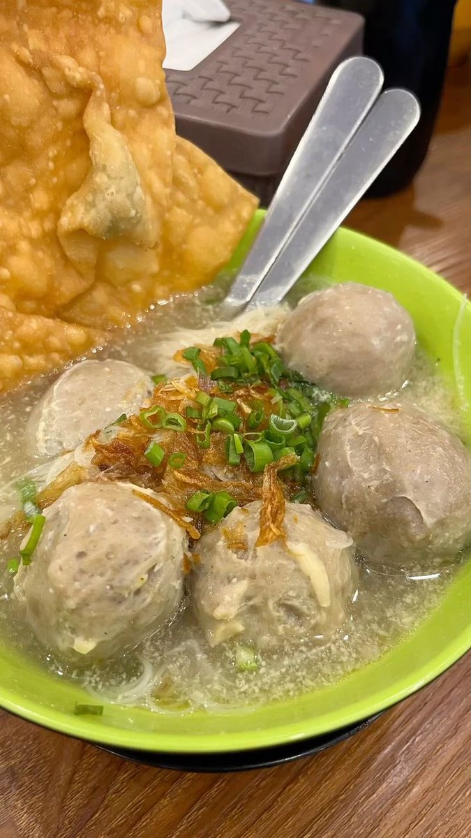 juyeosi's tweet photo. lebih suka bakso biasa atau bakso keju pedes? https://t.co/QhBhg7YNxP