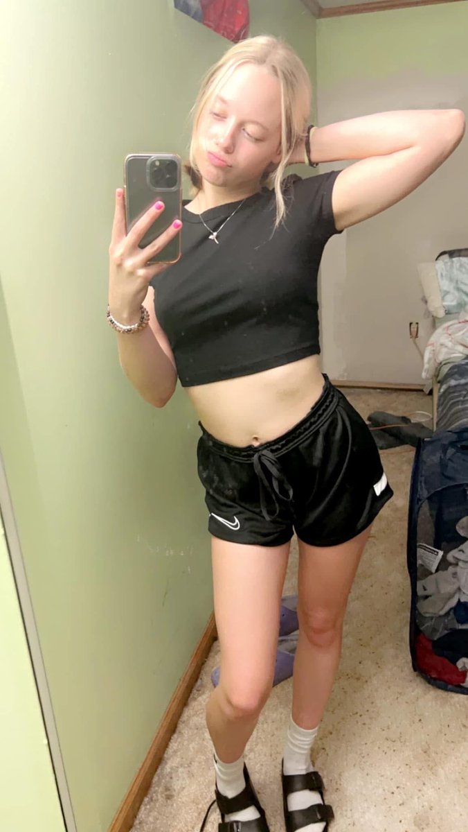SafarEhab's tweet photo. Repost to expose her #bop #bops #wankchat #irls #goon https://t.co/nGKjQk3kUo