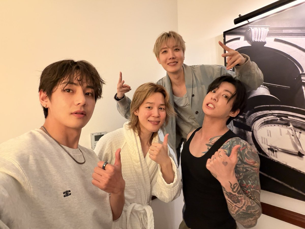 7_boys7's tweet photo. @minygthv7 Replying with the photo they uploaded 🤧💜

I vote for #ARIASBTS at the 2026 ARIA Music Awards. https://t.co/ZsGZBg0wiP