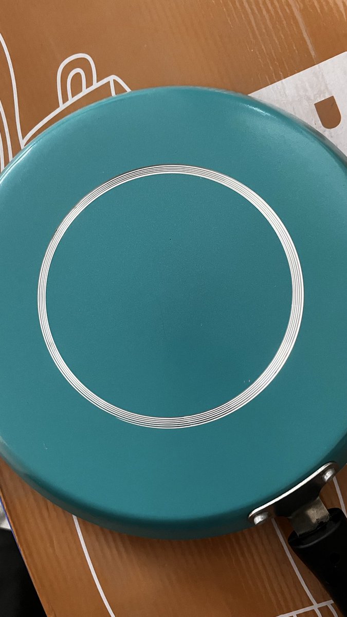 Ashisssshhhh24's tweet photo. Order a BAY 6 Brand Tawa from @ZeptoNow.
In the description, it's mentioned that it has an induction compitable bottom, but it's actually not and not working on induction. I reached out help centre, there's no one available to support but just automated response to send an email. https://t.co/seFk2TGvfb